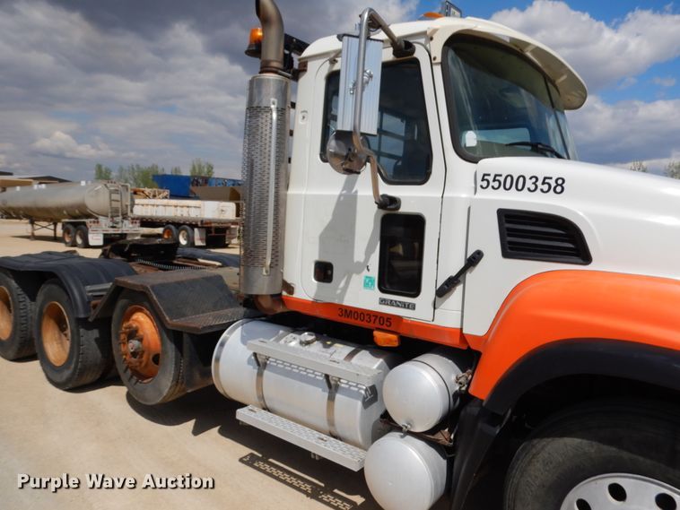 image for item GC9948 2003 Mack CV713  semi truck