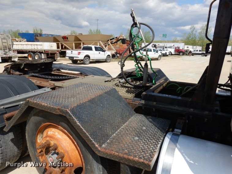 image for item GC9948 2003 Mack CV713  semi truck