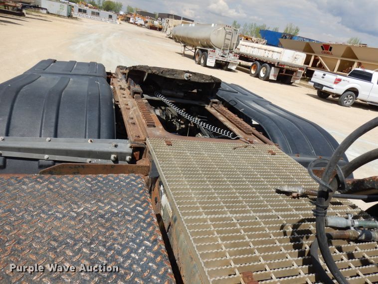 image for item GC9948 2003 Mack CV713  semi truck