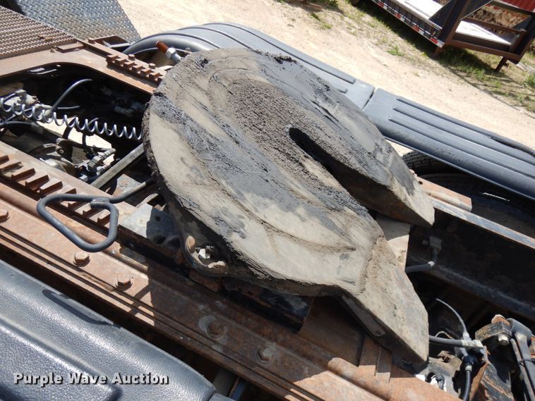 image for item GC9948 2003 Mack CV713  semi truck