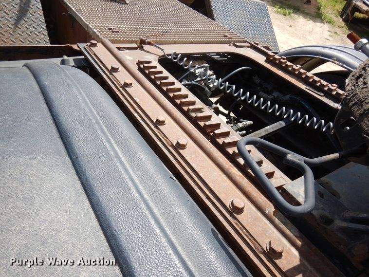 image for item GC9948 2003 Mack CV713  semi truck