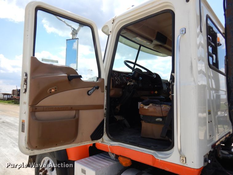 image for item GC9948 2003 Mack CV713  semi truck