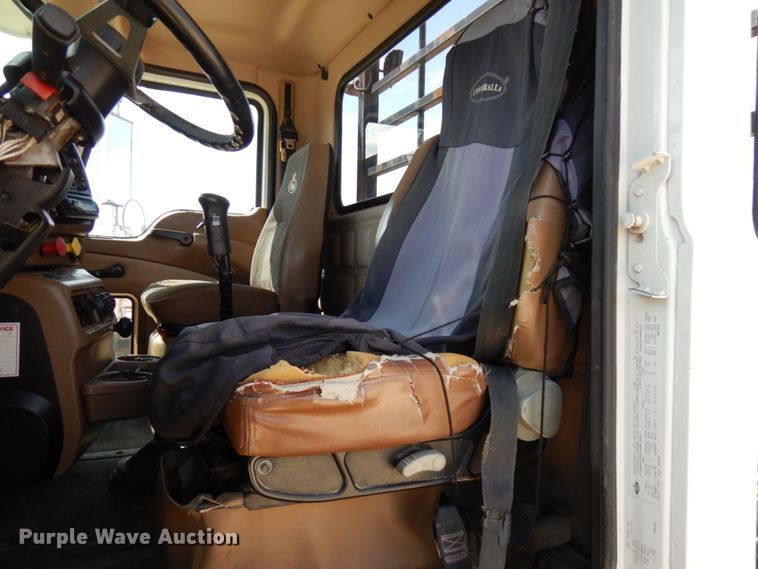 image for item GC9948 2003 Mack CV713  semi truck