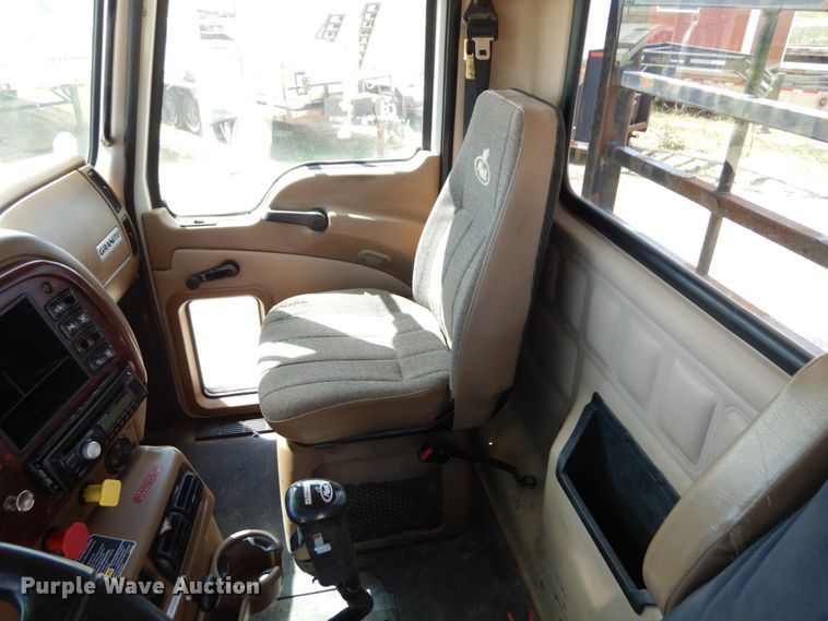 image for item GC9948 2003 Mack CV713  semi truck