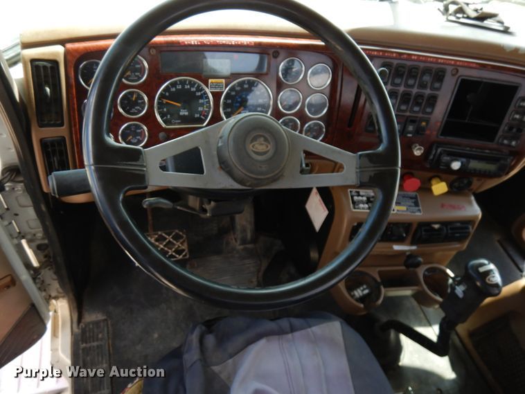 image for item GC9948 2003 Mack CV713  semi truck