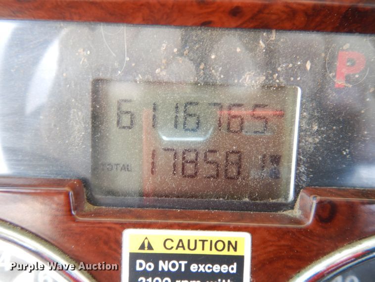 image for item GC9948 2003 Mack CV713  semi truck