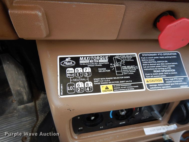 image for item GC9948 2003 Mack CV713  semi truck