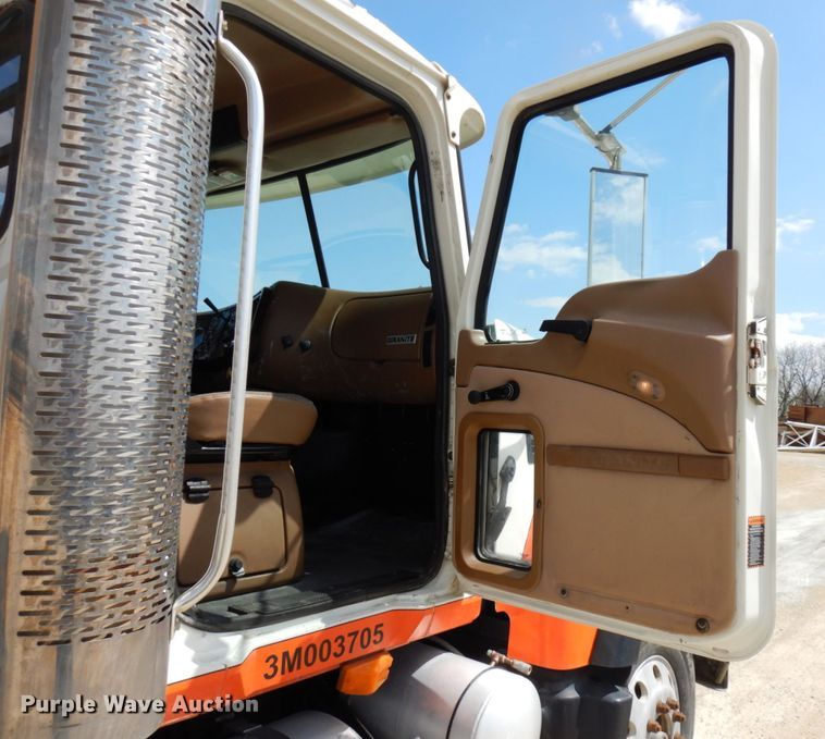 image for item GC9948 2003 Mack CV713  semi truck