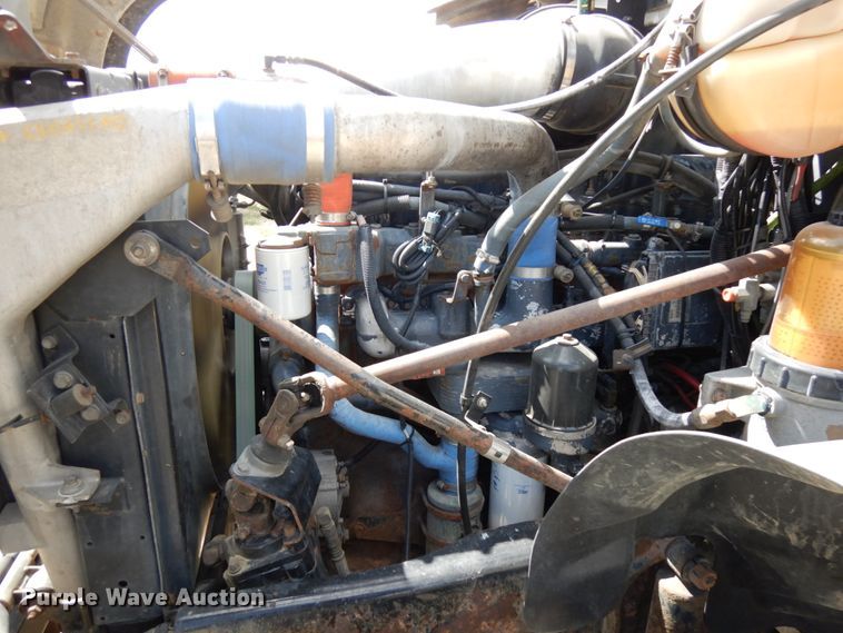 image for item GC9948 2003 Mack CV713  semi truck