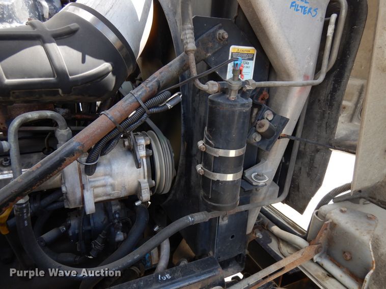 image for item GC9948 2003 Mack CV713  semi truck