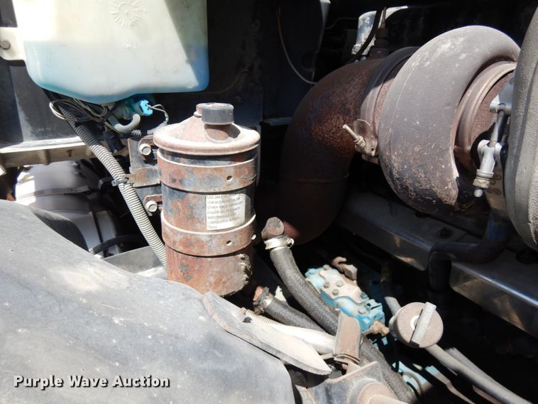 image for item GC9948 2003 Mack CV713  semi truck