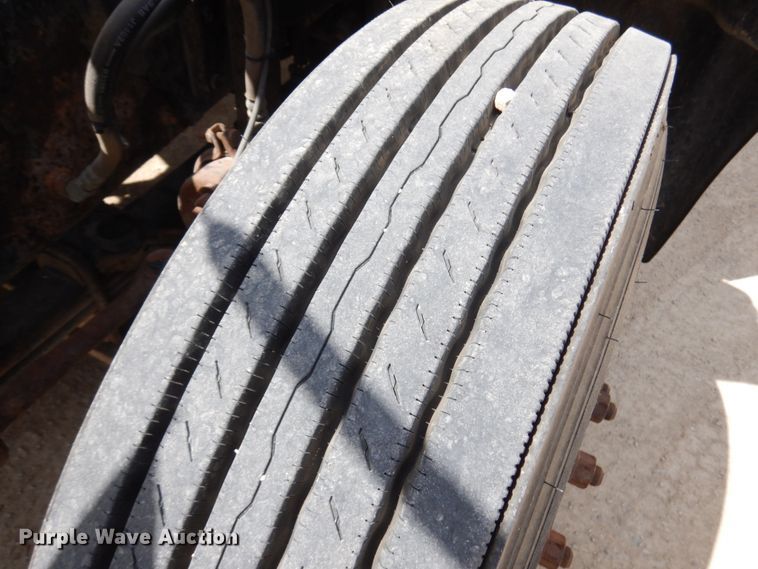 image for item GC9948 2003 Mack CV713  semi truck