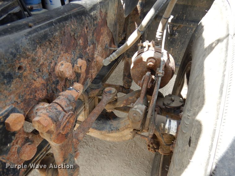 image for item GC9948 2003 Mack CV713  semi truck