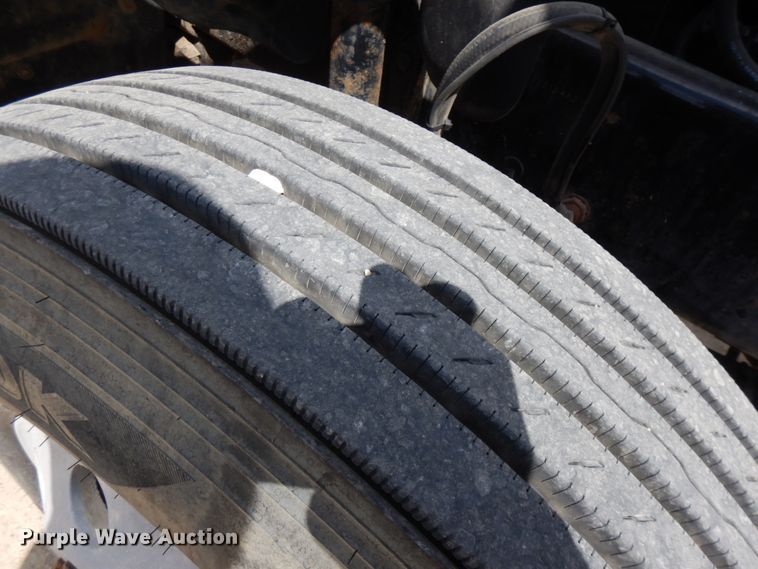 image for item GC9948 2003 Mack CV713  semi truck