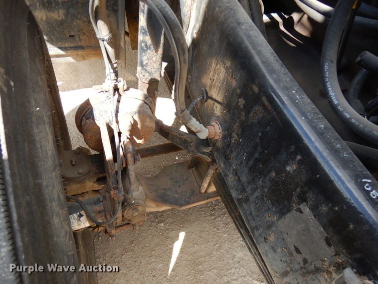 image for item GC9948 2003 Mack CV713  semi truck