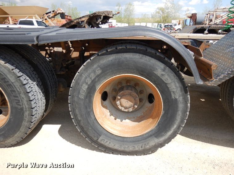 image for item GC9948 2003 Mack CV713  semi truck