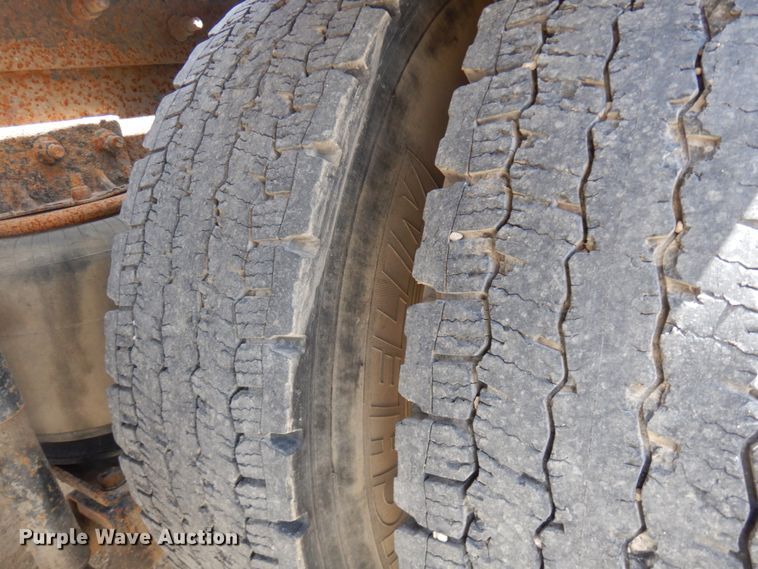 image for item GC9948 2003 Mack CV713  semi truck