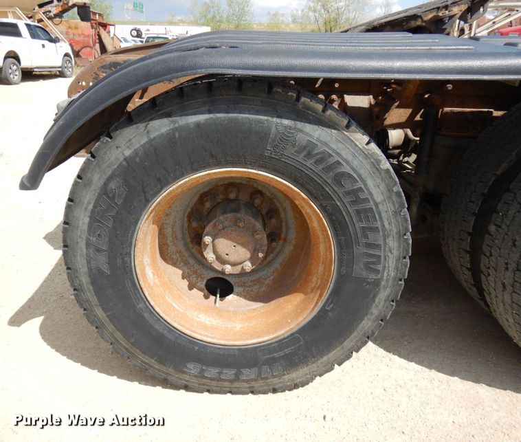 image for item GC9948 2003 Mack CV713  semi truck