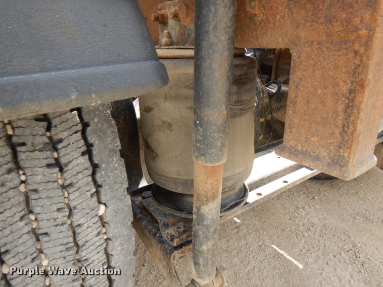 image for item GC9948 2003 Mack CV713  semi truck