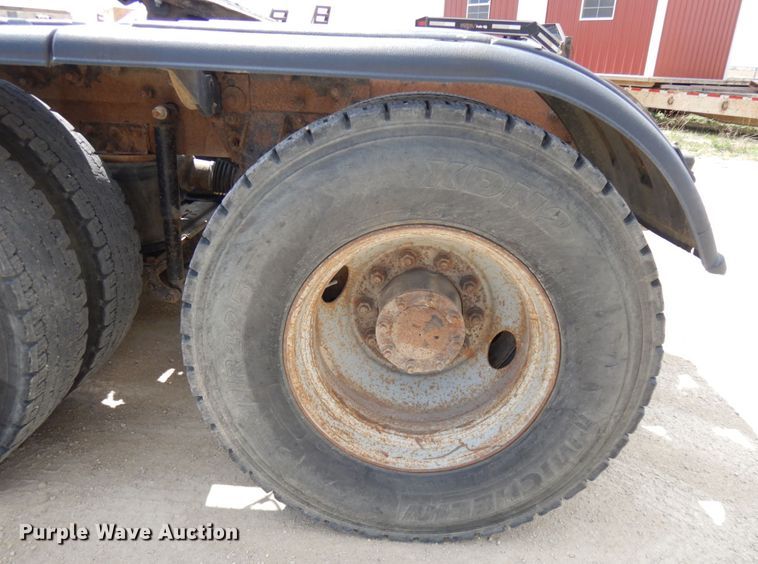 image for item GC9948 2003 Mack CV713  semi truck