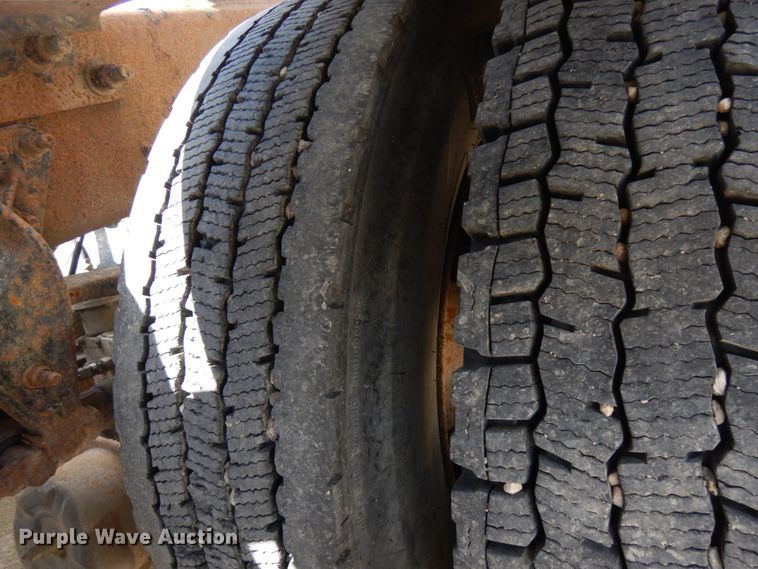 image for item GC9948 2003 Mack CV713  semi truck