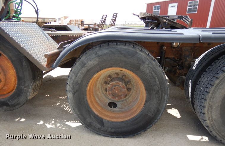 image for item GC9948 2003 Mack CV713  semi truck