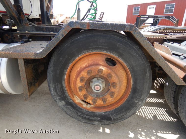 image for item GC9948 2003 Mack CV713  semi truck