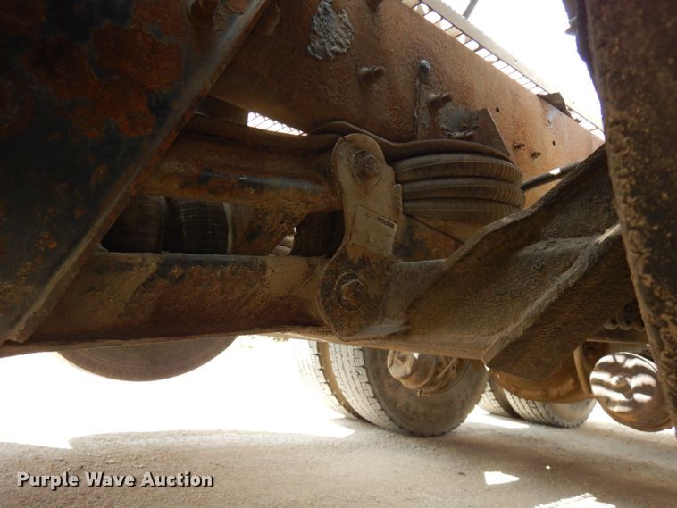 image for item GC9948 2003 Mack CV713  semi truck