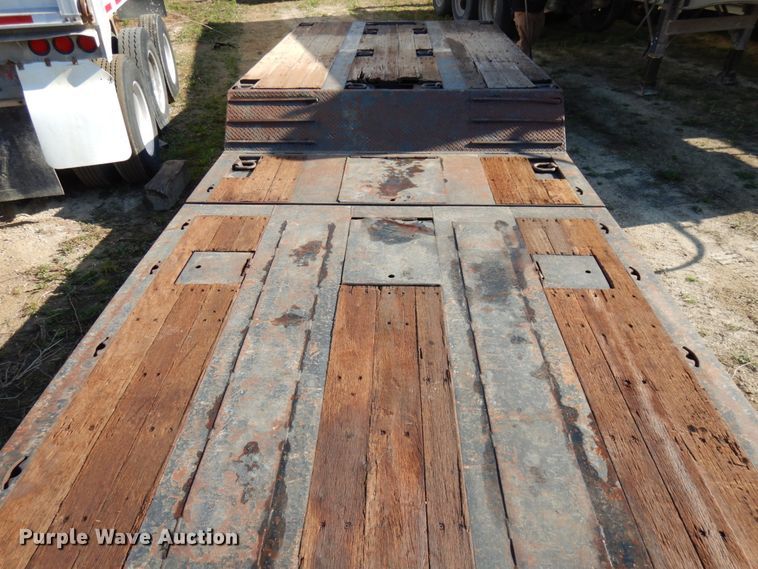 image for item GC9956 2009 XL Specialized XL90MDE  lowboy equipment trailer