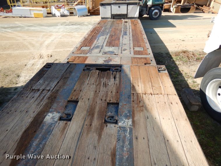 image for item GC9956 2009 XL Specialized XL90MDE  lowboy equipment trailer