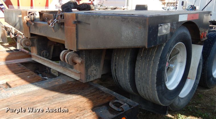 image for item GC9956 2009 XL Specialized XL90MDE  lowboy equipment trailer