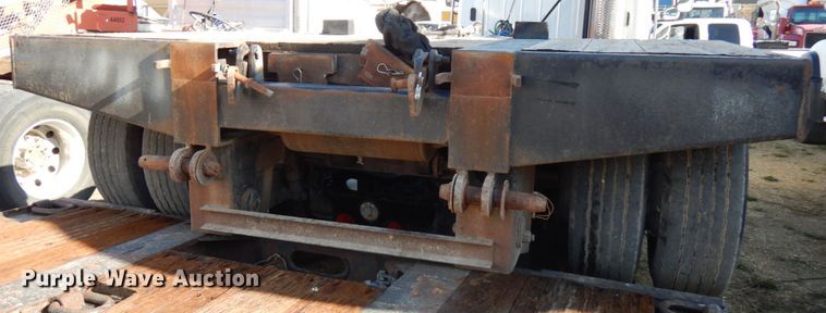 image for item GC9956 2009 XL Specialized XL90MDE  lowboy equipment trailer