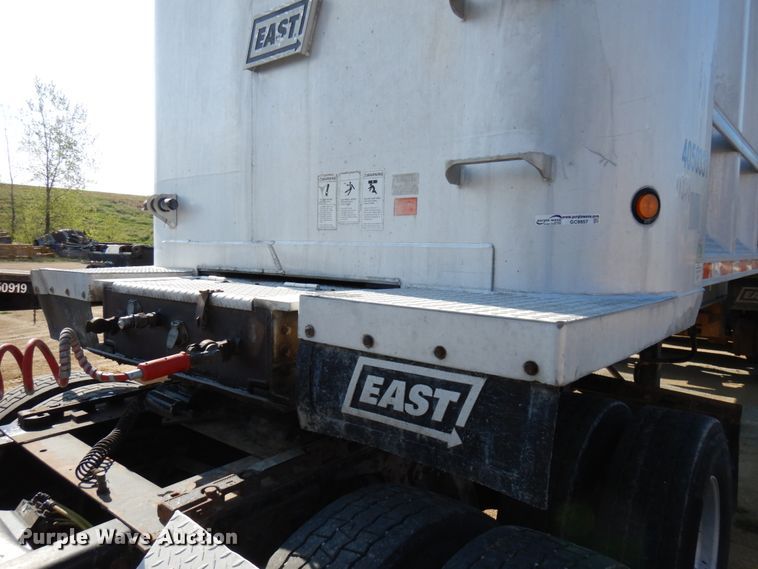 image for item GC9957 2003 East  end dump trailer