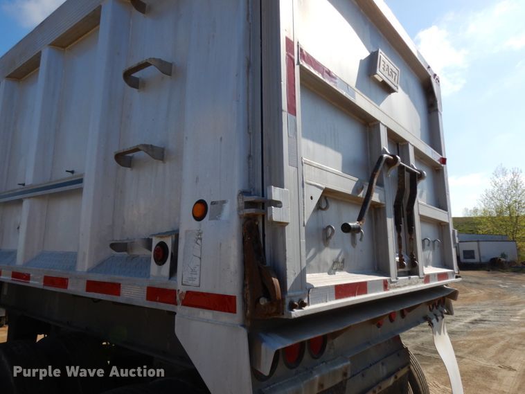 image for item GC9957 2003 East  end dump trailer