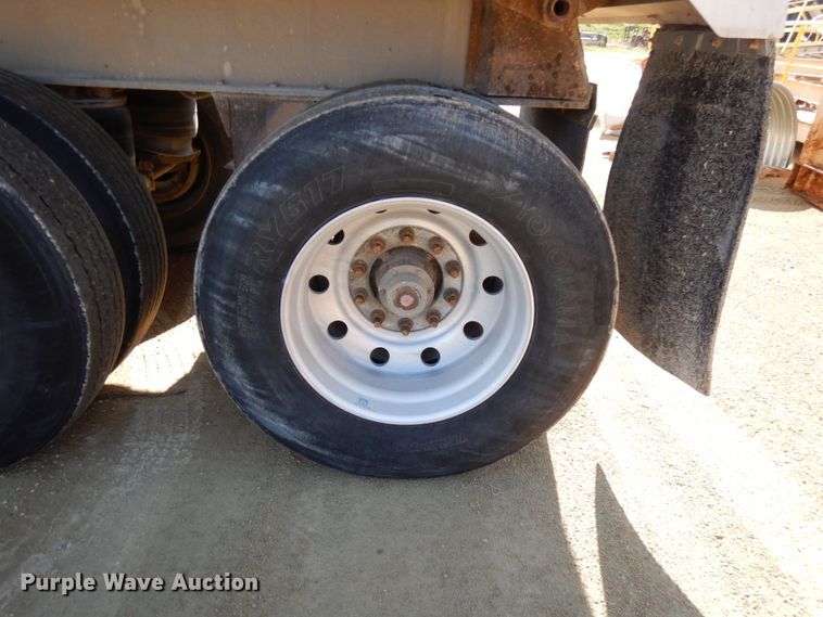 image for item GC9957 2003 East  end dump trailer