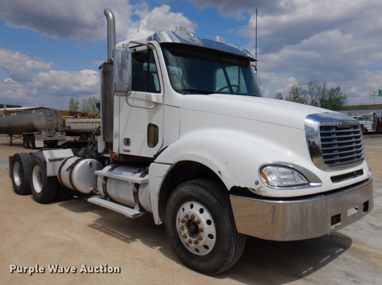 image for item GC9958 2007 Freightliner Columbia  semi truck