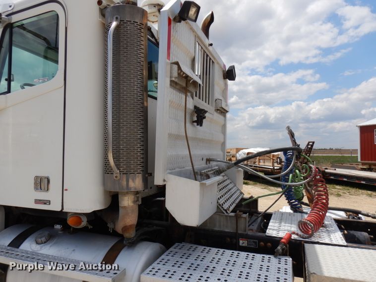 image for item GC9958 2007 Freightliner Columbia  semi truck