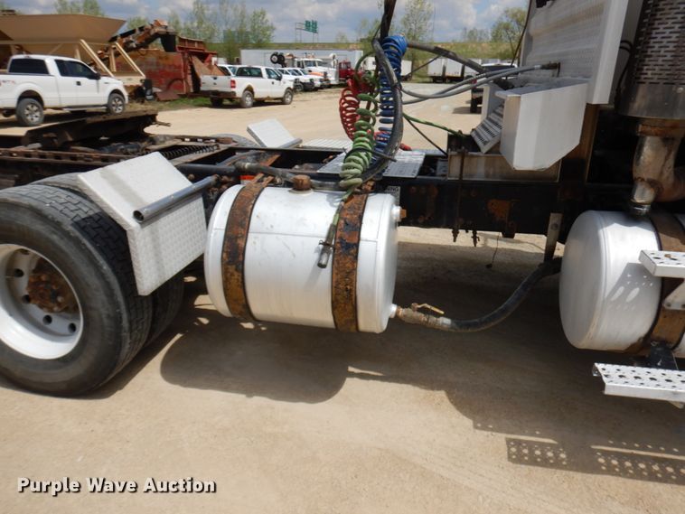 image for item GC9958 2007 Freightliner Columbia  semi truck