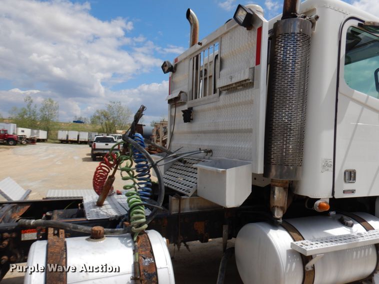 image for item GC9958 2007 Freightliner Columbia  semi truck