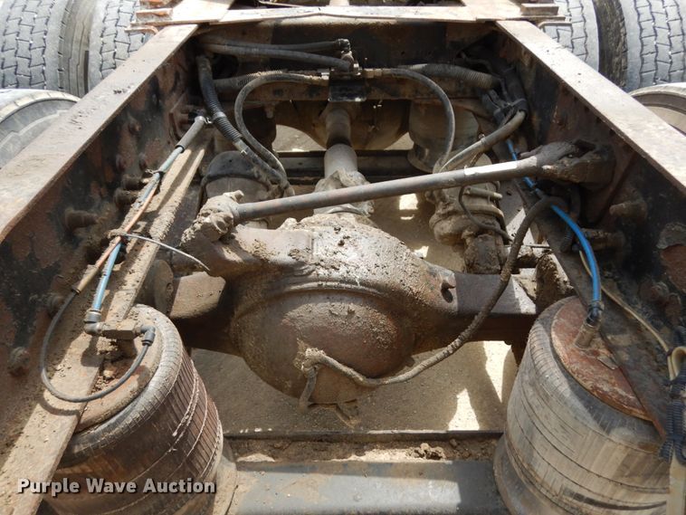 image for item GC9958 2007 Freightliner Columbia  semi truck