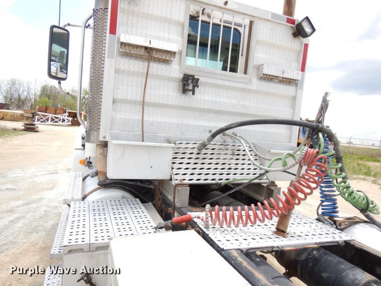 image for item GC9958 2007 Freightliner Columbia  semi truck