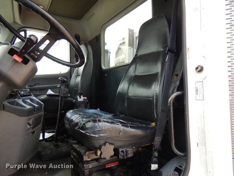 image for item GC9958 2007 Freightliner Columbia  semi truck