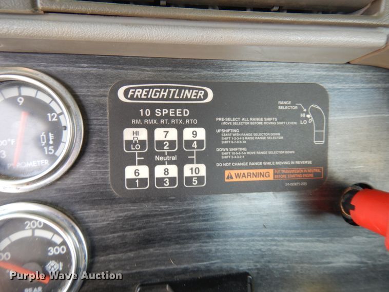 image for item GC9958 2007 Freightliner Columbia  semi truck