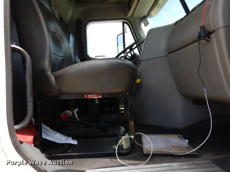 image for item GC9958 2007 Freightliner Columbia  semi truck