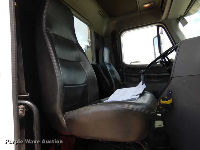 image for item GC9958 2007 Freightliner Columbia  semi truck