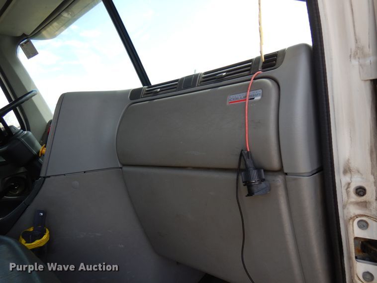 image for item GC9958 2007 Freightliner Columbia  semi truck