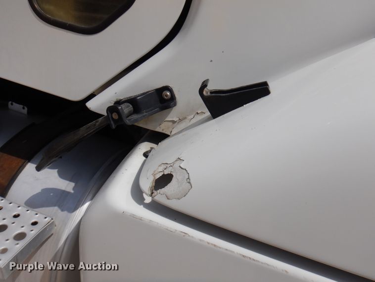 image for item GC9958 2007 Freightliner Columbia  semi truck