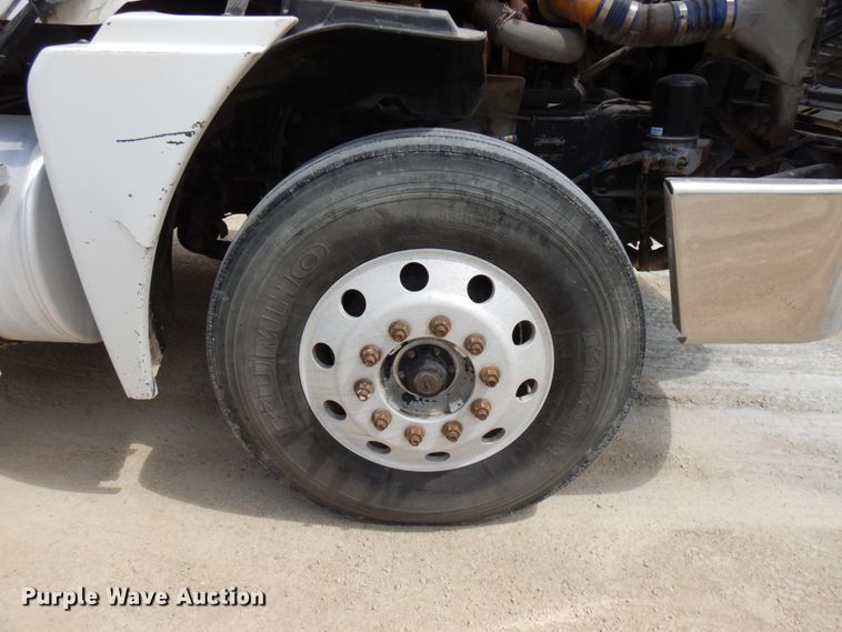 image for item GC9958 2007 Freightliner Columbia  semi truck