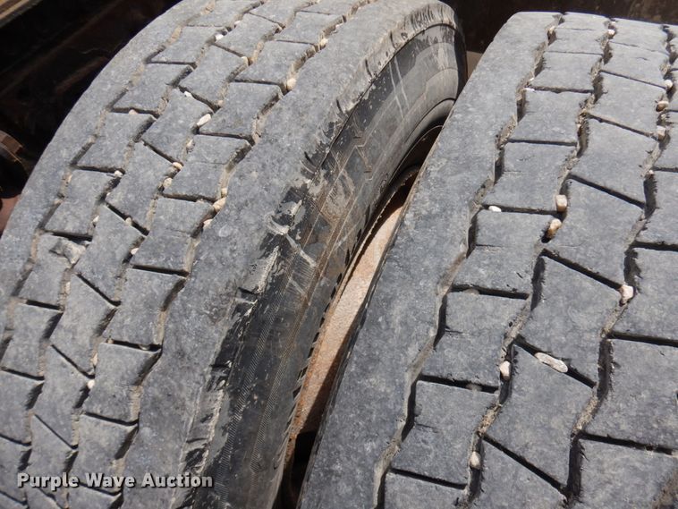 image for item GC9958 2007 Freightliner Columbia  semi truck