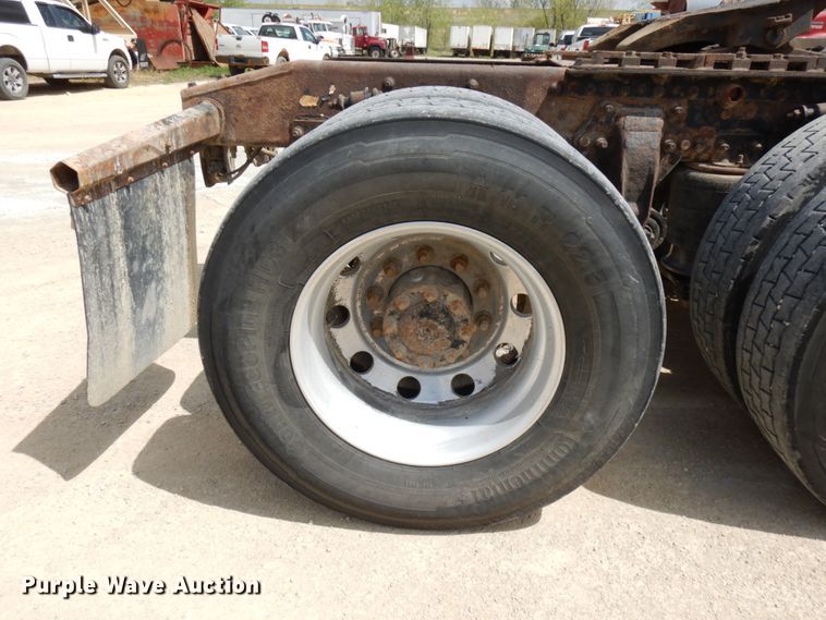 image for item GC9958 2007 Freightliner Columbia  semi truck